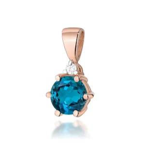 Descoperă piatra zodiei Gemeni și bijuteriile care le reflectă personalitatea 13 Pandantiv din aur roz 14K cu topaz London Blue și diamant, vedere de aproape.