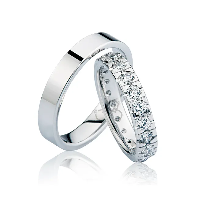 Verigheta din aur alb de 14k cu zirconiu strălucitor încrustat, elegantă și sofisticată.