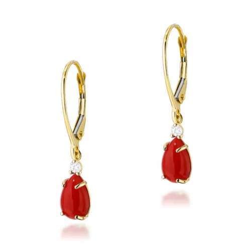 Cercei din aur galben Rosalia, cu tortițe și pandantive din coral roșu în formă de lacrimă, accentuate de diamante.