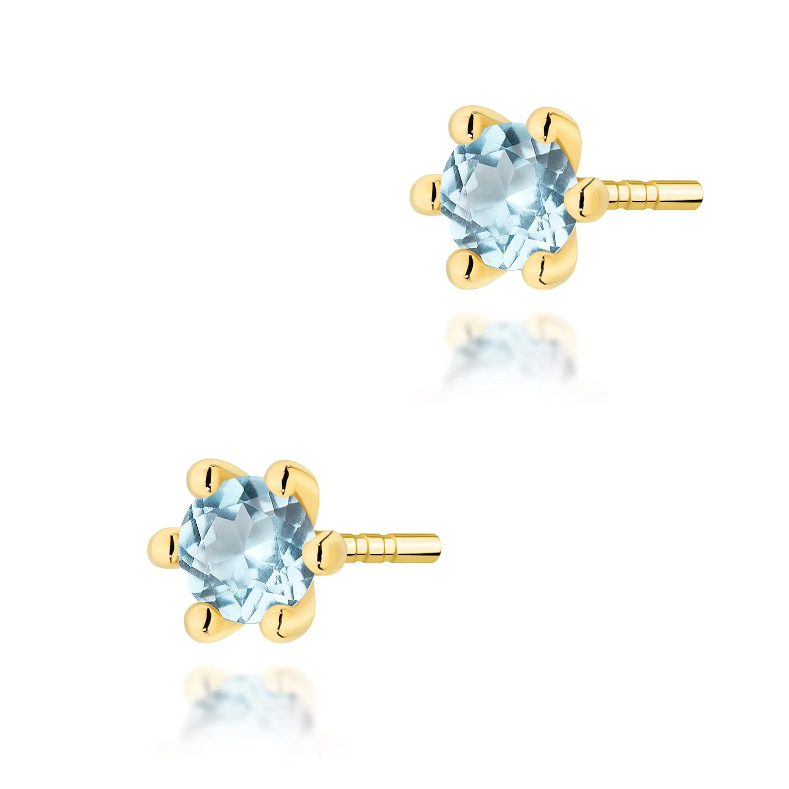 Cercei Aur cu Topaz Swiss Sapphire Moon 1 Pereche de cercei din aur galben cu topaz Swiss albastru oval, fațetat, fotografiați frontal pe fundal alb