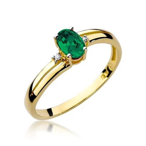Inel din aur galben cu smarald oval verde și diamante mici laterale, fotografiat din unghi frontal pe fundal alb.