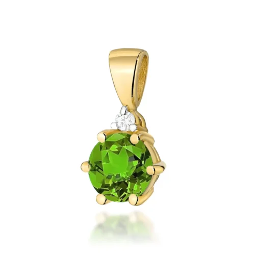 Pandantiv din aur galben cu peridot verde oval și diamant rotund deasupra, fotografiat frontal pe fundal alb.