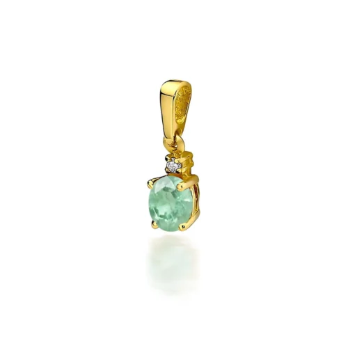 Pandantiv din aur galben Verabelle, văzut frontal, cu smarald oval verde și diamant mic deasupra.